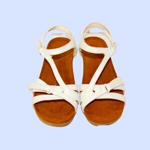 Baretraps size 9.5 white summer sandals